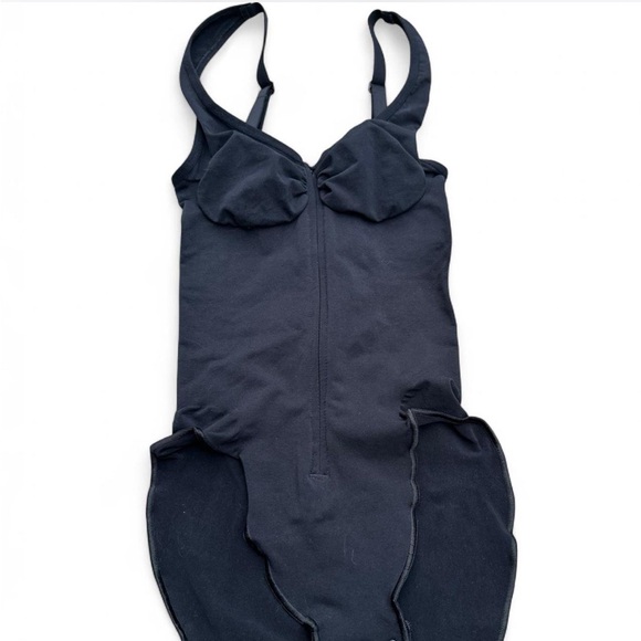 SKIMS *NWOB Seamless Sculpt Zip Front Bodysuit | Onyx - Picture 4 of 10